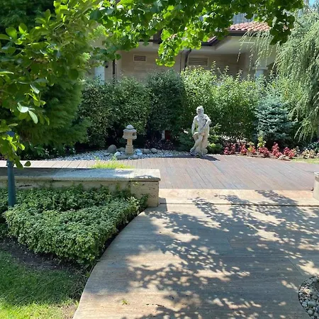 Апартаменти каса реал с 2 спальнями 2 этаж *