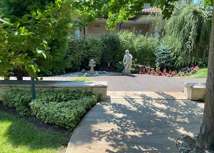 Апартаменти каса реал с 2 спальнями 2 этаж *